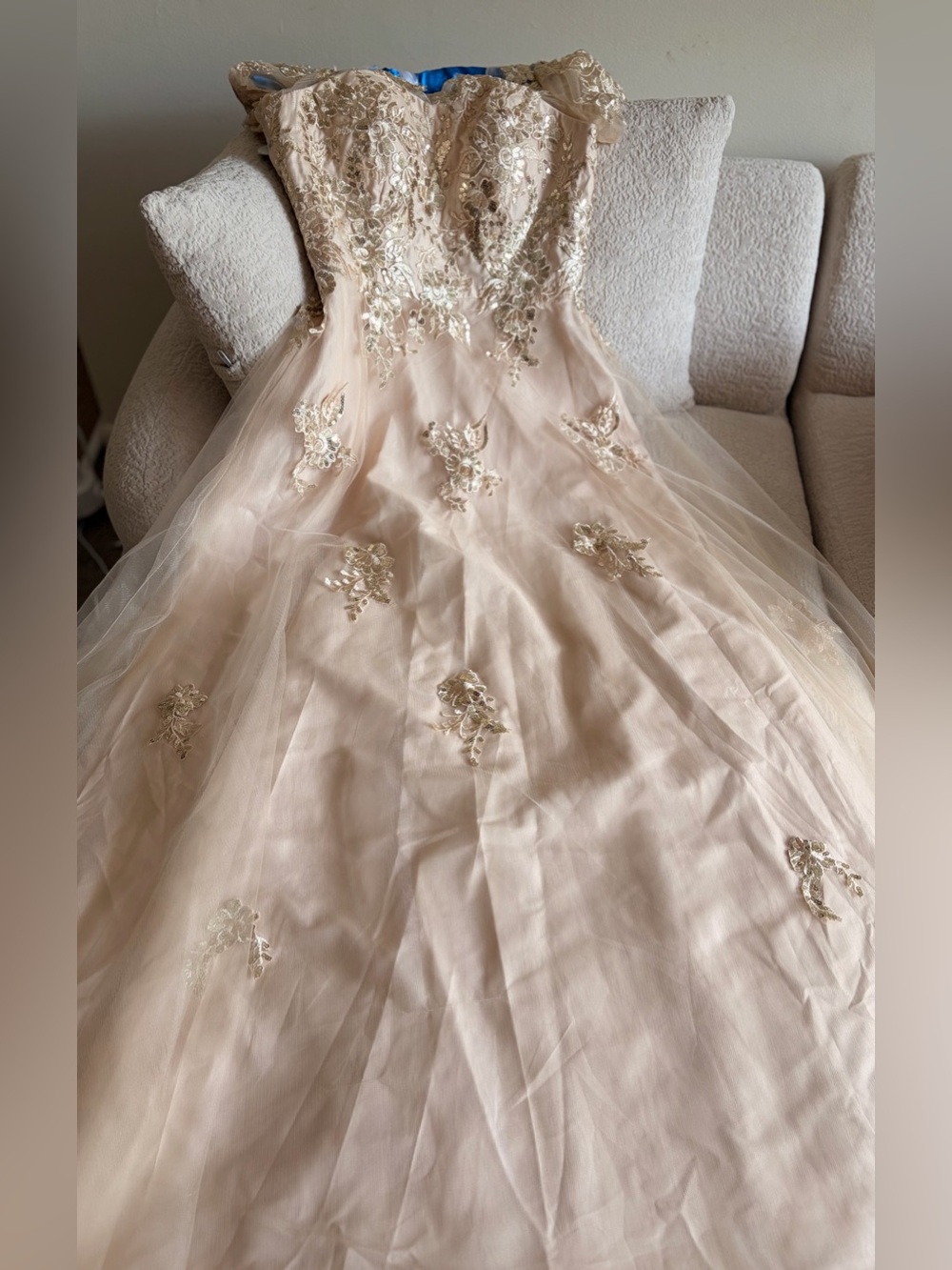 Elegant Ivory Tulle Formal Dress with Gold Floral Appliqué